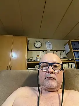 Snapshot of lam007 chatting on August 6, 7:05 pm lam007 online show from August 6, 7:05 pm