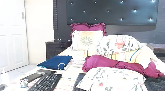 DarkDivva24 online show from February 18, 9:53 pm