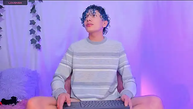 Snapshot of Im_Alejo chatting on March 14, 2:10 am Im Alejo online show from March 14, 2:10 am