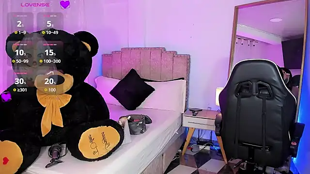 Snapshot of alexia_mattel chatting on November 8, 9:13 pm alexia mattel online show from November 8, 9:13 pm