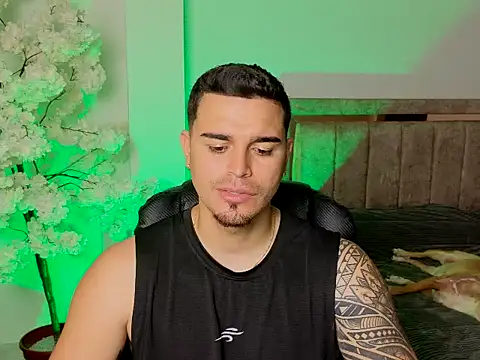 Snapshot of Axel_Big_cock chatting on July 3, 3:51 pm Axel Big cock online show from July 3, 3:51 pm