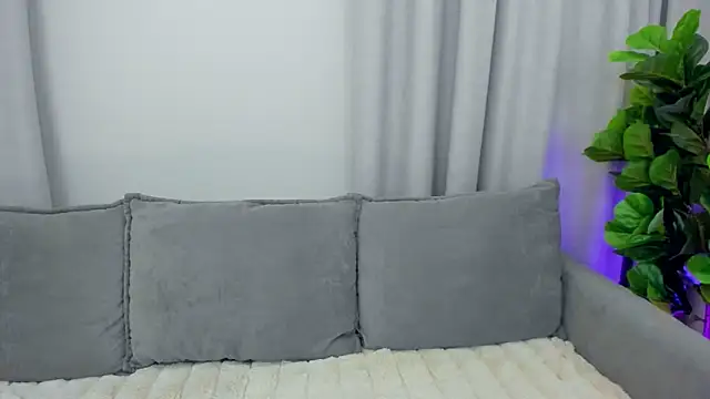 sexyangeloux online show from December 22, 10:51 pm