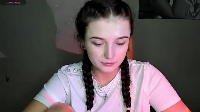 Snapshot of EvaaMillerr99 chatting on December 2, 8:30 am EvaaMillerr99 online show from December 2, 8:30 am