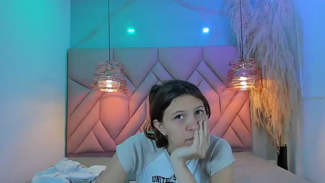 Snapshot of AngelaaCute_ chatting on December 21, 12:16 pm AngelaaCute online show from December 21, 12:16 pm