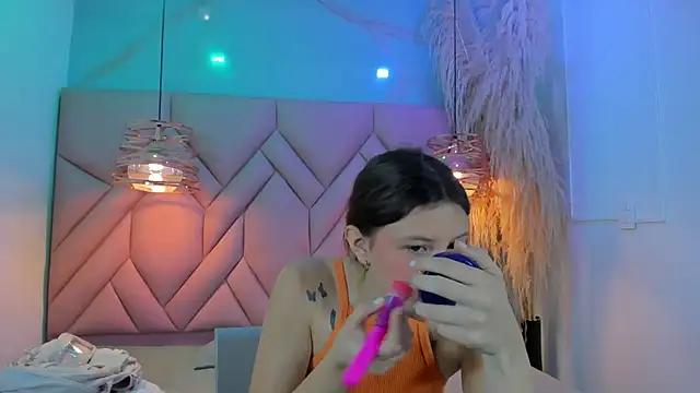 Snapshot of AngelaaCute_ chatting on December 23, 12:08 pm AngelaaCute online show from December 23, 12:08 pm