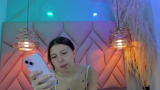 Snapshot of AngelaaCute_ chatting on December 24, 12:22 pm AngelaaCute online show from December 24, 12:22 pm