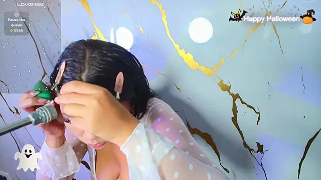 Lizz Tender online show from October 31, 1:01 pm