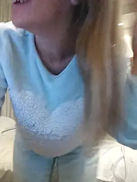 Snapshot of Dark_Angel_22 chatting on November 11, 5:18 am Dark Angel 22 online show from November 11, 5:18 am