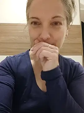 Snapshot of Dark_Angel_22 chatting on November 23, 11:59 pm Dark Angel 22 online show from November 23, 11:59 pm