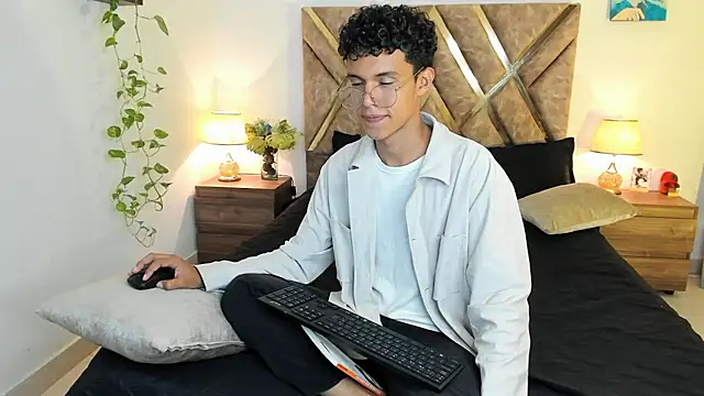 nickolas moon online show from October 29, 9:05 pm