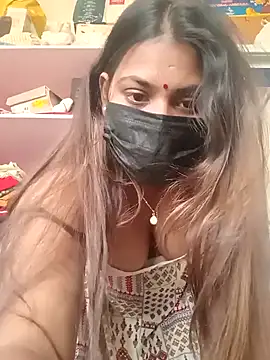 Snapshot of Hotmilfxox chatting on December 14, 8:45 am Hotmilfxox online show from December 14, 8:45 am