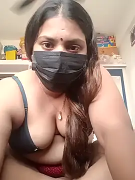 Snapshot of Hotmilfxox chatting on December 20, 11:00 am Hotmilfxox online show from December 20, 11:00 am