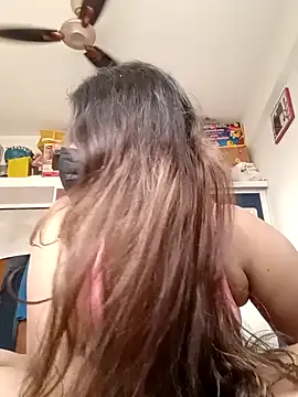 Snapshot of Hotmilfxox chatting on December 21, 8:50 am Hotmilfxox online show from December 21, 8:50 am