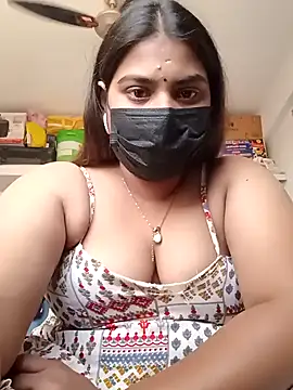 Snapshot of Hotmilfxox chatting on January 23, 8:15 am Hotmilfxox online show from January 23, 8:15 am