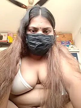 Snapshot of Hotmilfxox chatting on January 26, 8:36 am Hotmilfxox online show from January 26, 8:36 am