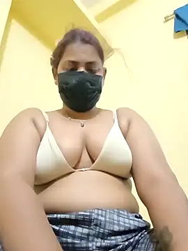 Snapshot of Hotmilfxox chatting on March 5, 7:38 pm Hotmilfxox online show from March 5, 7:38 pm