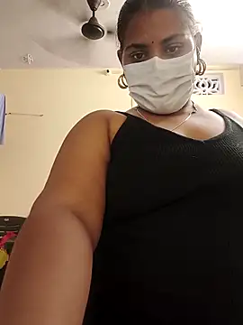 Snapshot of Hotmilfxox chatting on April 15, 10:22 am Hotmilfxox online show from April 15, 10:22 am