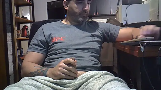 Snapshot of ozzypsico13 chatting on July 28, 10:09 pm ozzypsico13 online show from July 28, 10:09 pm
