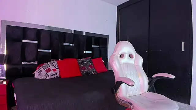 Tasha Sant online show from November 8, 9:13 pm