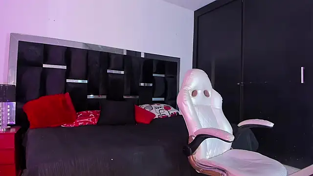 Tasha Sant online show from November 15, 8:16 pm