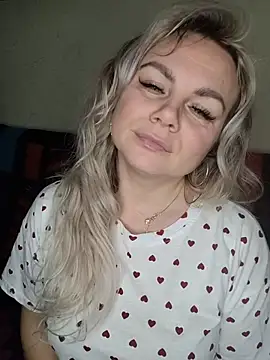 candy queeen online show from November 22, 6:12 am