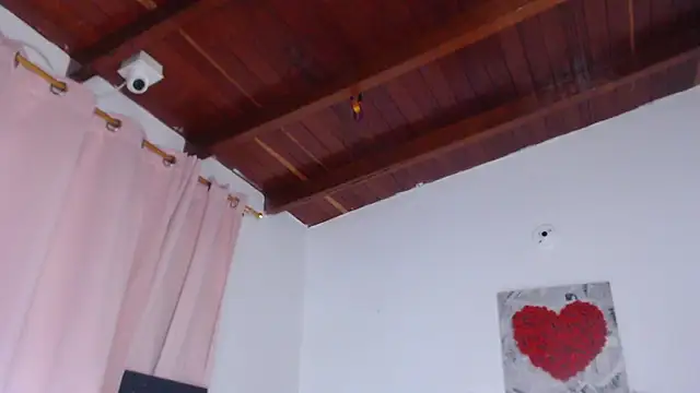 Amara Red online show from December 18, 11:05 am