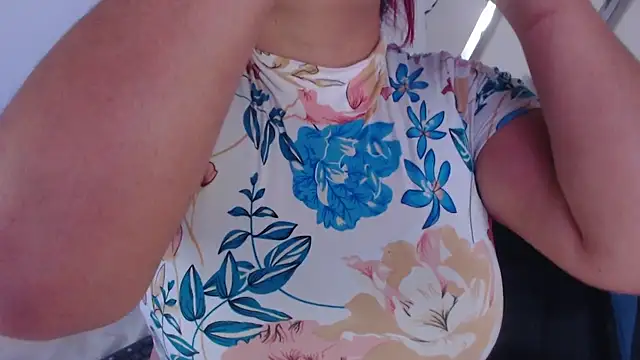 Snapshot of Amara_Red chatting on July 18, 11:25 am Amara Red online show from July 18, 11:25 am