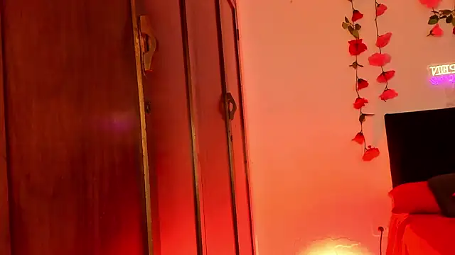 Snapshot of Gigi_cooper04 chatting on January 9, 8:11 pm Gigi cooper04 online show from January 9, 8:11 pm