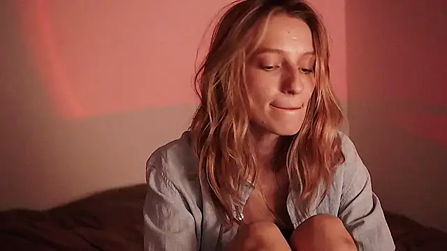 Snapshot of Stephany_talks chatting on December 17, 2:23 am Stephany talks online show from December 17, 2:23 am