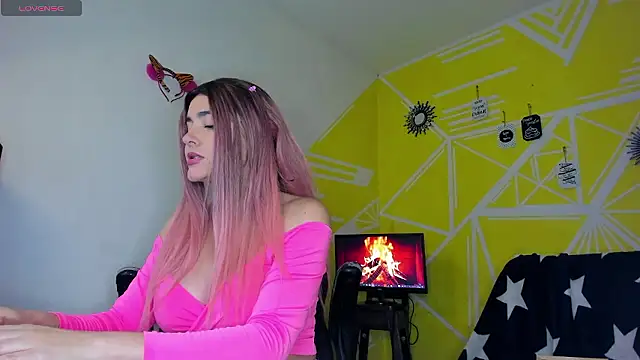 Nikolle Rouss online show from January 11, 5:23 am