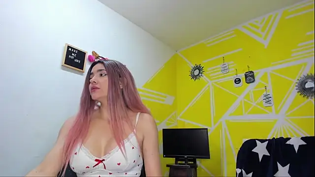 Nikolle Rouss online show from February 3, 6:13 pm