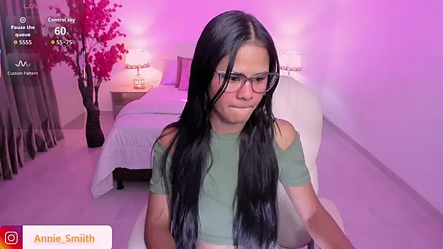 Snapshot of anniie_smith chatting on November 18, 11:03 am anniie smith online show from November 18, 11:03 am