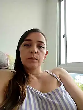 Snapshot of natalie_cowens chatting on February 1, 5:37 pm natalie cowens online show from February 1, 5:37 pm