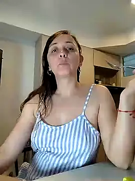 Snapshot of natalie_cowens chatting on February 8, 10:19 pm natalie cowens online show from February 8, 10:19 pm