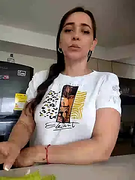 Snapshot of natalie_cowens chatting on February 19, 6:00 pm natalie cowens online show from February 19, 6:00 pm