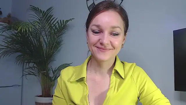 Snapshot of AliciaDesire chatting on January 13, 7:43 am AliciaDesire online show from January 13, 7:43 am