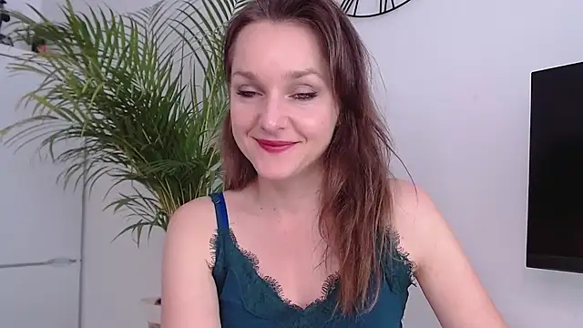 Snapshot of AliciaDesire chatting on February 4, 11:05 am AliciaDesire online show from February 4, 11:05 am