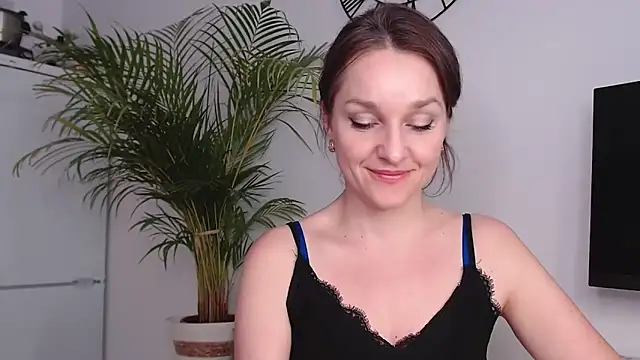 Snapshot of AliciaDesire chatting on February 11, 10:37 am AliciaDesire online show from February 11, 10:37 am