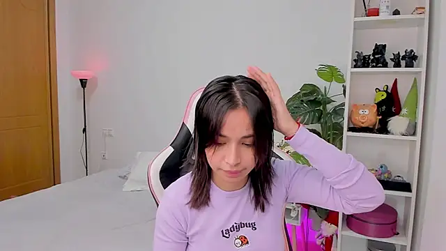 Adriennesexxx online show from December 6, 11:33 am