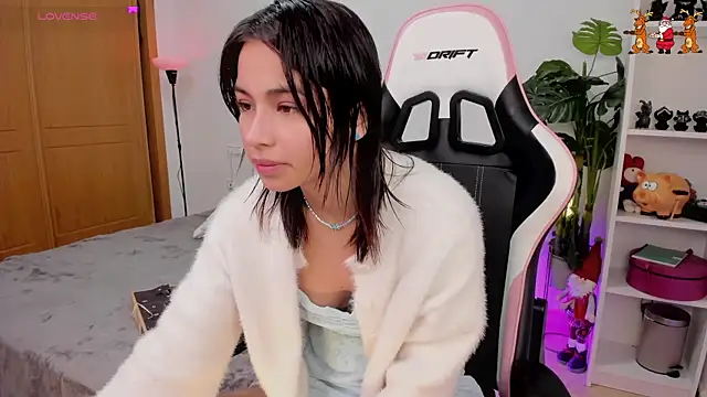 Adriennesexxx online show from December 17, 11:49 am