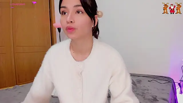 Adriennesexxx online show from December 17, 2:55 pm