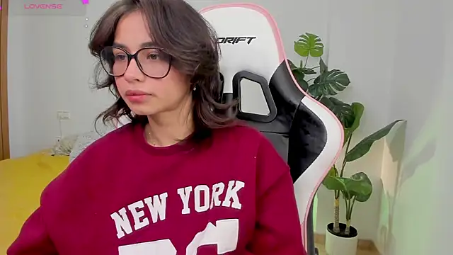 Adriennesexxx online show from January 26, 8:23 pm