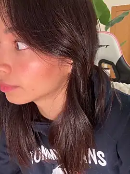 Adriennesexxx online show from November 25, 6:19 pm