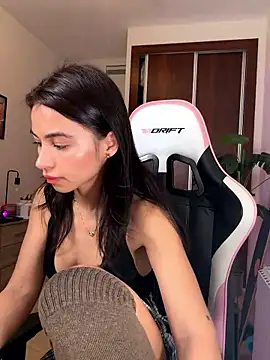 Snapshot of Adriennesexxx chatting on January 18, 2:54 pm Adriennesexxx online show from January 18, 2:54 pm