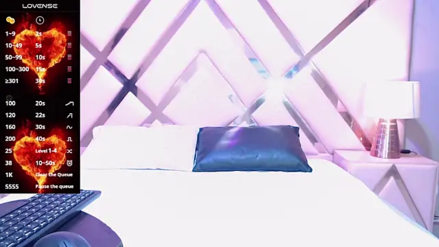 Snapshot of NatazhaQueen chatting on September 10, 8:20 pm NatazhaQueen online show from September 10, 8:20 pm