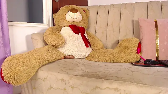 Snapshot of NatazhaQueen chatting on November 25, 8:03 am NatazhaQueen online show from November 25, 8:03 am