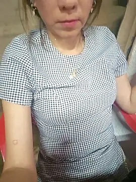 Snapshot of Lunababymylove chatting on April 4, 11:13 pm Lunababymylove online show from April 4, 11:13 pm