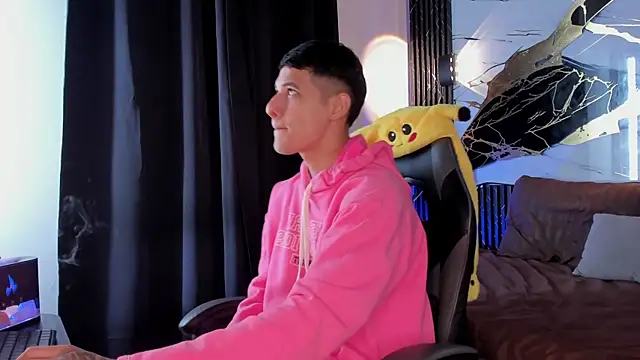 kyle smithxx online show from December 15, 5:01 am