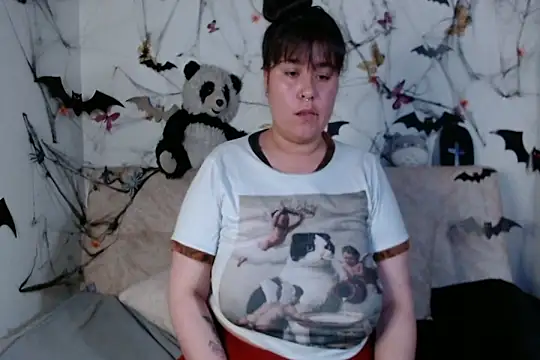 Snapshot of LennaTurnerr chatting on October 12, 12:20 am LennaTurnerr online show from October 12, 12:20 am