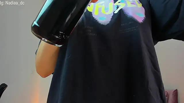 Snapshot of Nadiaa_ chatting on December 12, 2:59 am Nadiaa online show from December 12, 2:59 am